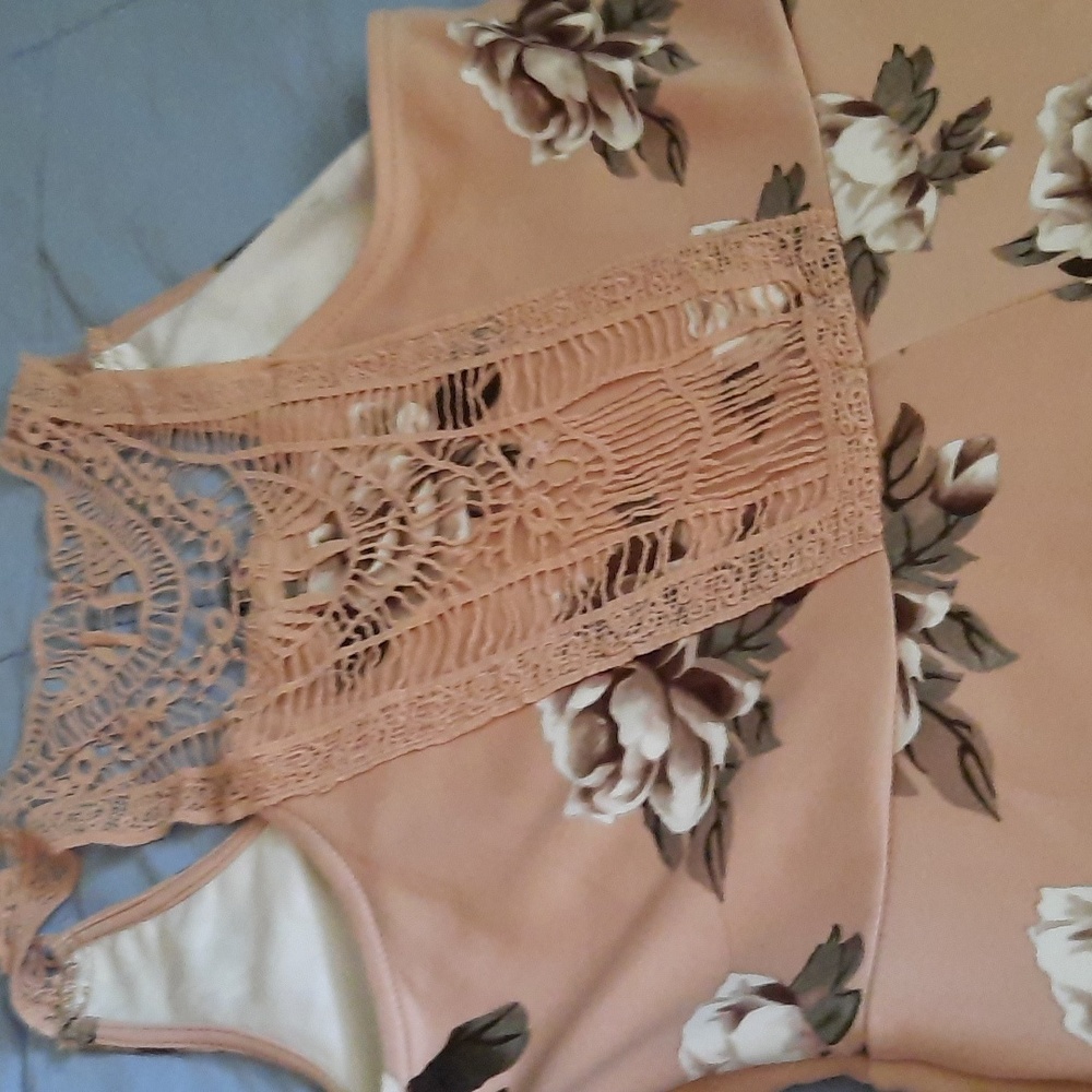 Pretty dress - Picture 3 of 3